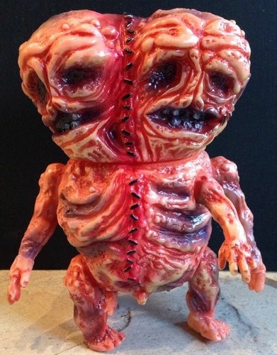 Cadaver Twins - NYCC figure by Splurrt. Front view.