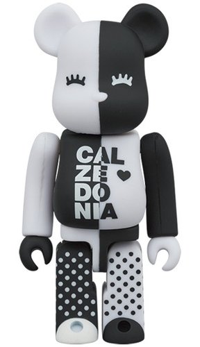 Calzedonia BE@RBRICK 100％ figure, produced by Medicom Toy. Front view.