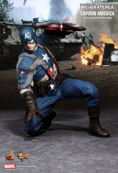 Captain America: The First Avenger figure by Kojun, produced by Hot Toys. Front view.