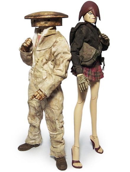 Cherry Shadow and Sanakhte Bodyguard Zombot figure by Ashley Wood, produced by Threea. Front view.