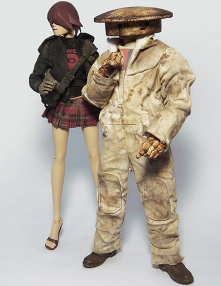 Cherry Shadow and Sanakhte Bodyguard Zombot figure by Ashley Wood, produced by Threea. Front view.