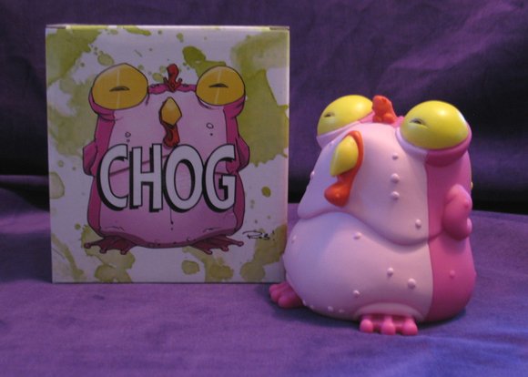 Chog Vinyl Figure - Chew figure by John Layman X Rob Guillory, produced by Skeleton Crew Studio Llc. Front view.