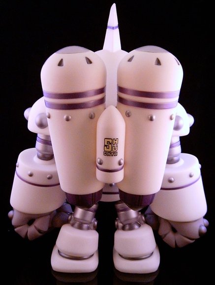 Combat-R Zero - Plutonium figure by Robert De Castro, produced by Atomic Mushroom. Back view.