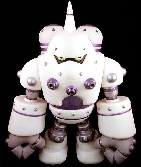 Combat-R Zero - Plutonium figure by Robert De Castro, produced by Atomic Mushroom. Front view.