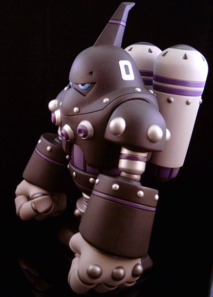 Combat-R Zero - Skunkwerks figure by Robert De Castro, produced by Atomic Mushroom. Side view.