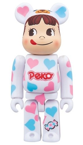 Costume Peco-chan Heart BE@RBRICK 100% figure, produced by Medicom Toy. Front view.