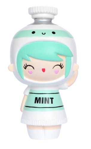 Create Mint figure by Momiji, produced by Momiji. Front view.