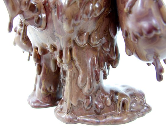 Cronic custom Inc - Brown Marbled figure by Cronic, produced by Instinctoy. Detail view.