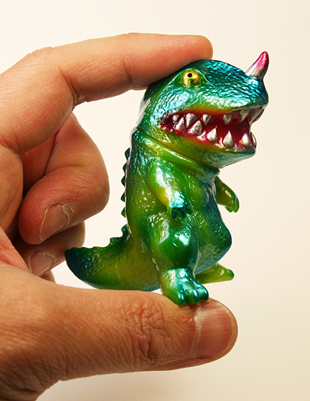 Custom Painted Dino Saikobi figure by Mark Nagata, produced by Max Toy Co.. Side view.