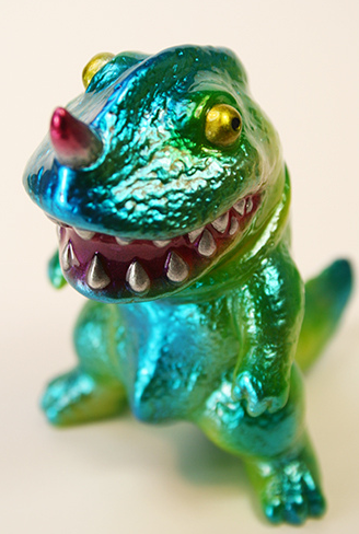 Custom Painted Dino Saikobi figure by Mark Nagata, produced by Max Toy Co.. Front view.