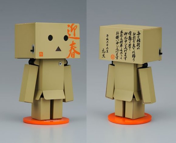 Danboard Mini - New Years 2014 Danbo figure by Enoki Tomohide, produced by Kaiyodo. Detail view.