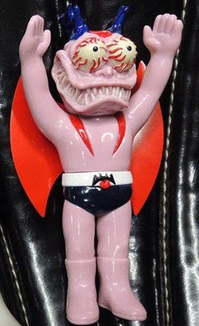 DEVIL MAN FIGURE RJB VERSION figure by Rockin Jelly Bean, produced by Secret Base. Front view.