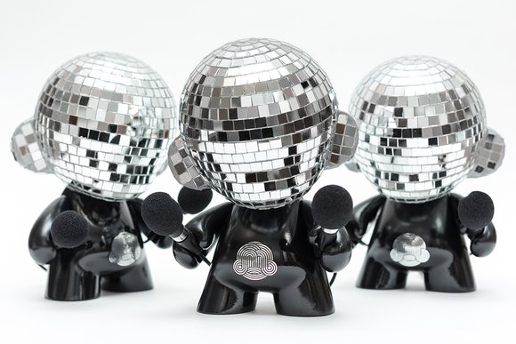 Disco Munny Ball (LE) figure by Ikar11. Detail view.