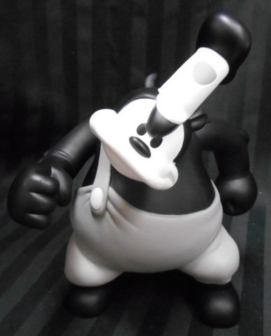 Disney Pete figure by Hikaru Iwanaga, produced by Bounty Hunter (Bxh). Front view.