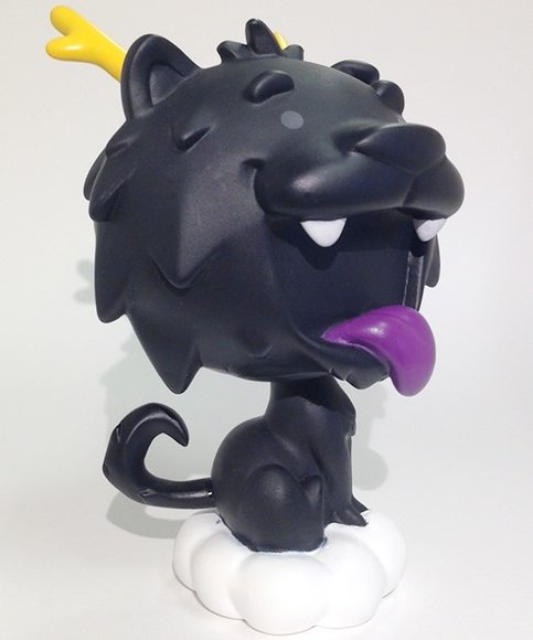 Dragon Dog Blacky figure by Martin Hsu. Side view.