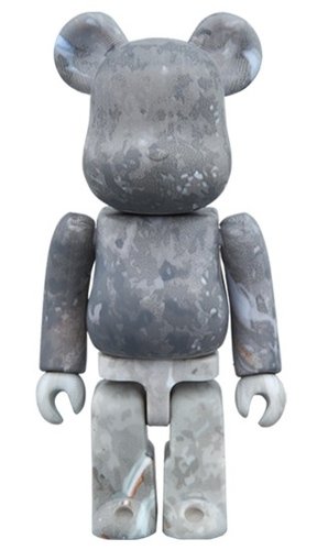DSPTCH BE@RBRICK 100% figure, produced by Medicom Toy. Front view.