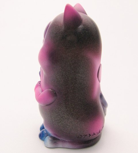 Fortune Cat - Fragments of the Atom Sword figure by Atom A. Amaresura, produced by Realxhead. Side view.