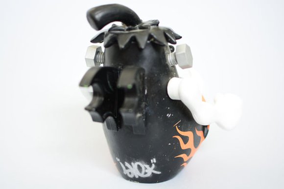 Eggster - Flames figure by Sket One. Back view.