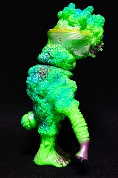 Enban Kaijū Mazā (Disc Monster Mother) 円盤怪獣マザー figure by Exohead, produced by Zollmen. Side view.