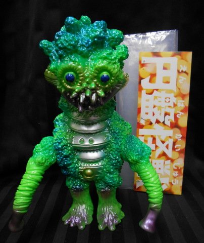 Enban Kaijū Mazā (Disc Monster Mother) 円盤怪獣マザー figure by Exohead, produced by Zollmen. Front view.