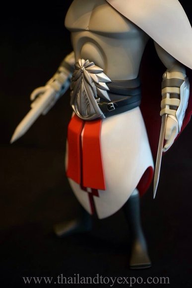 EZIO - Assassin’s Creed figure by Mark Landwehr X Sven Waschk, produced by Coarsetoys. Detail view.