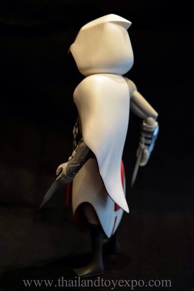 EZIO - Assassin’s Creed figure by Mark Landwehr X Sven Waschk, produced by Coarsetoys. Back view.