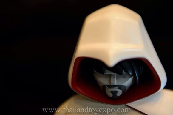 EZIO - Assassin’s Creed figure by Mark Landwehr X Sven Waschk, produced by Coarsetoys. Detail view.