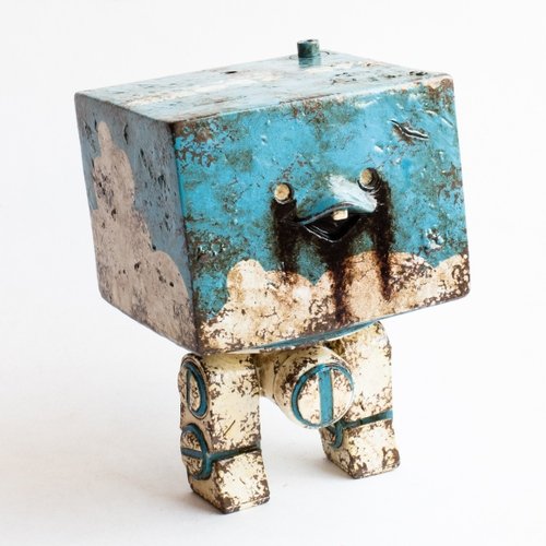 Fat Cloud Square figure by Ashley Wood, produced by Threea. Front view.