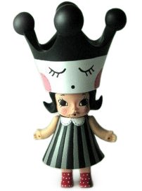 Fatina Molly (Chocolate Rain) figure by Kenny Wong, produced by Kennyswork. Front view.