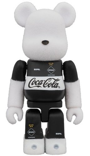 F.C.Real Bristol × COCA-COLA BE@RBRICK 100% figure, produced by Medicom Toy. Front view.