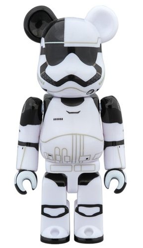 FIRST ORDER STORMTROOPER EXECUTIONER BE@RBRICK 100% figure, produced by Medicom Toy. Front view.