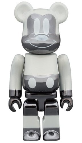fragmentdesign MICKEY MOUSE REVERSE Ver. BE@RBRICK 100% figure, produced by Medicom Toy. Front view.