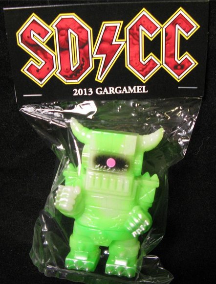 F.U. Robot - GID/ Neon Green Swirl, SDCC 2013 figure by Lucky Nakazawa, produced by Gargamel. Packaging.