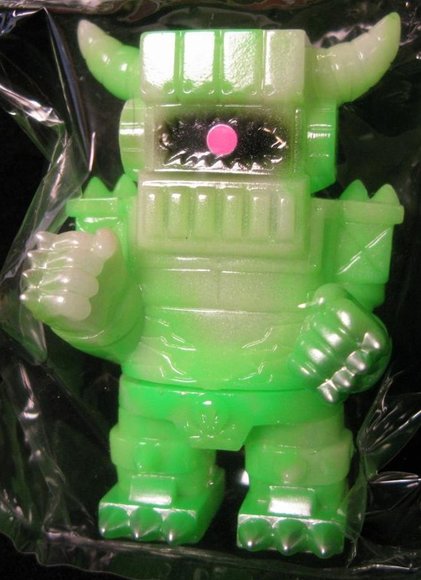 F.U. Robot - GID/ Neon Green Swirl, SDCC 2013 figure by Lucky Nakazawa, produced by Gargamel. Front view.