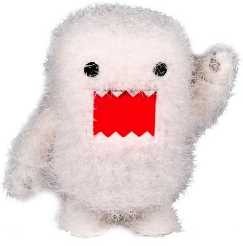 Fuzzy White Domo Qee figure by Dark Horse Comics, produced by Toy2R. Front view.