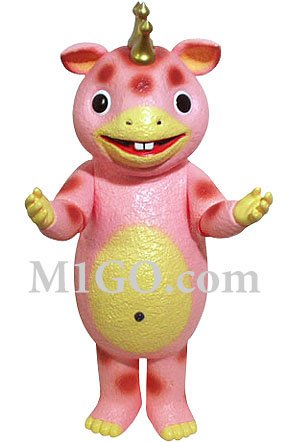 Giant Booska Pink figure by Yuji Nishimura, produced by M1Go. Front view.