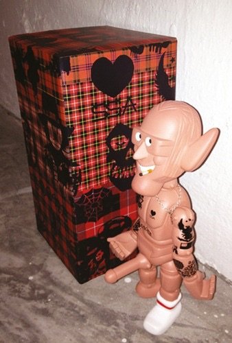 Zex - (108) figure by Michael Lau, produced by Crazysmiles. Side view.