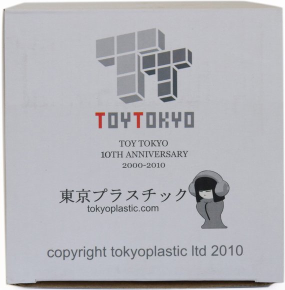 Geisha figure by Tokyoplastic, produced by Flying Cat. Packaging.
