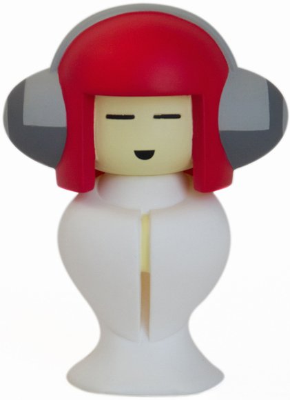 Geisha figure by Tokyoplastic, produced by Flying Cat. Front view.