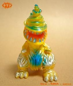 Gizalla - yellow edition figure by Gumtaro, produced by Gums Productions. Front view.