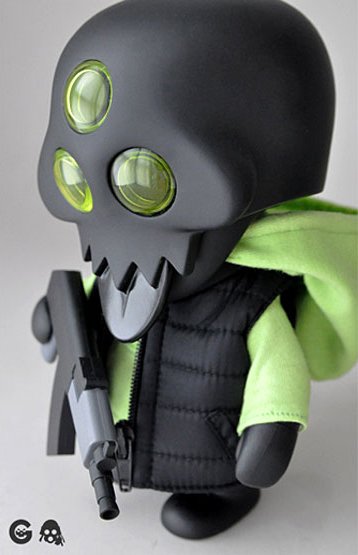 Gohst s003 [PLAYGE] - SDCC 12 figure by Ferg, produced by Playge. Side view.