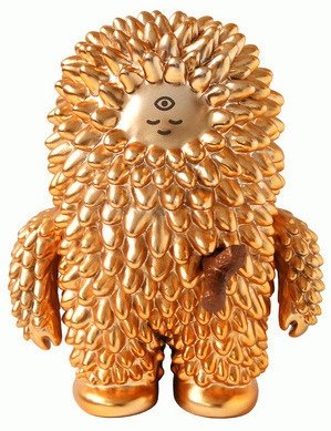 Golden Treeson figure by Bubi Au Yeung, produced by Fluffy House. Front view.