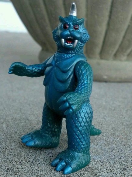 Gomess figure by Tsuburaya Productions, produced by Bandai. Front view.