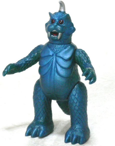 Gomess figure by Tsuburaya Productions, produced by Bandai. Front view.