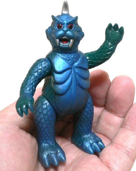 Gomess figure by Tsuburaya Productions, produced by Bandai. Front view.