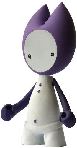 Gooma - Purple figure by Sergey Safonov. Front view.