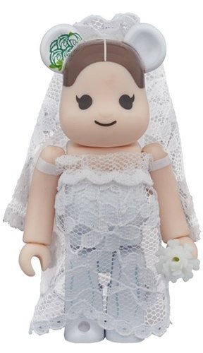 Greeting marriage 2 PLUS BE@RBRICK 100% figure, produced by Medicom Toy. Front view.