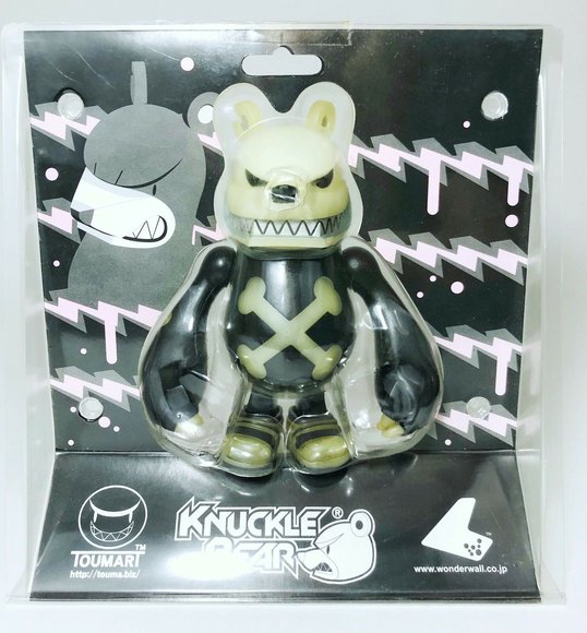 Grinning GID Knuckle Bear figure by Touma, produced by Wonderwall. Packaging.