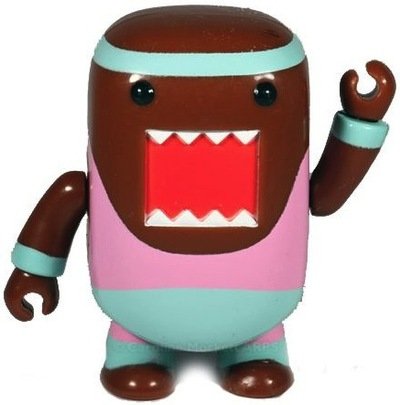 Gym Gear Domo Qee figure by Dark Horse Comics, produced by Toy2R. Front view.