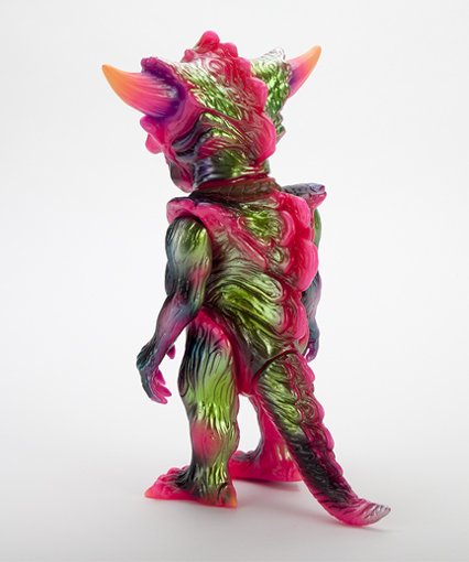 HELLOPIKE  x APALALA (A) figure by Hellopike X Toby Dutkiewicz, produced by Devils Head Productions. Back view.